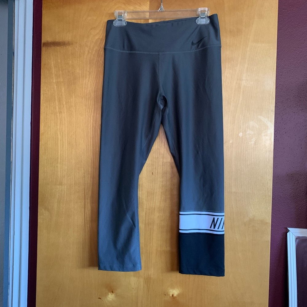 Nike Dri Fit crop leggings - Medium